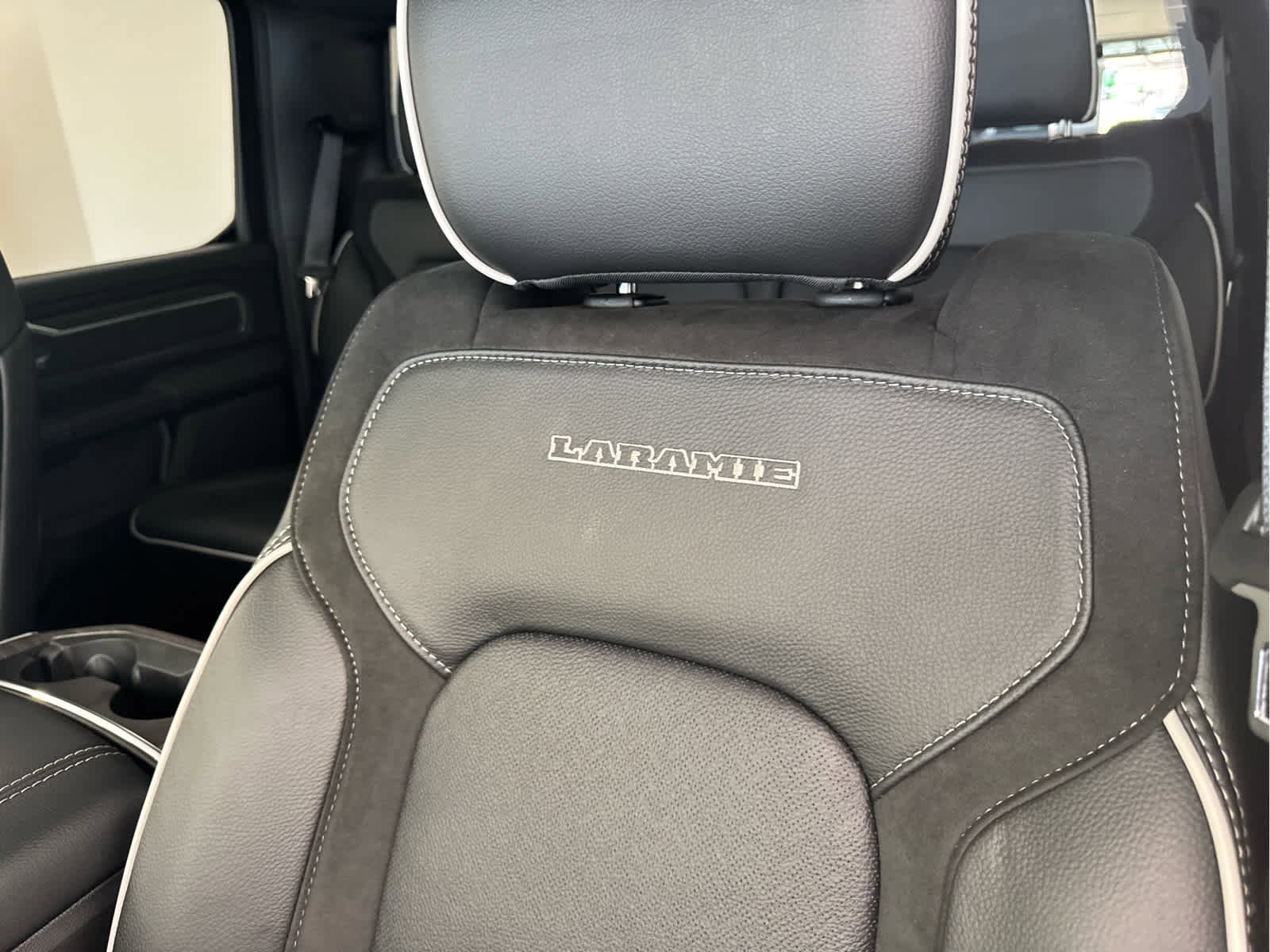 New 2026 RAM 1500 Laramie AWD/4WD image 12