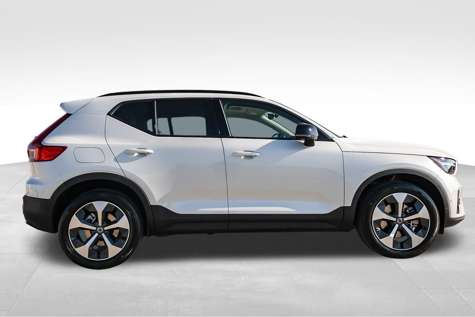 New 2026 Volvo XC40 B5 Plus w/ Protection Package Premier image 4