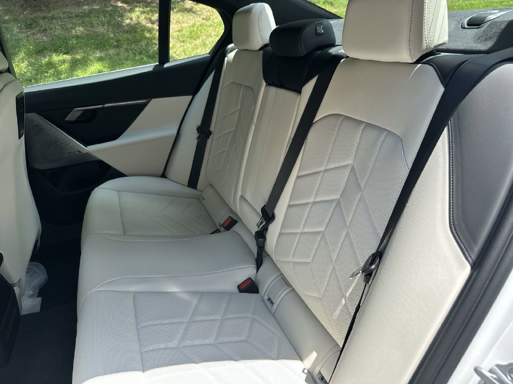 Certified 2026 BMW i5 eDrive40 w/ Premium Package AWD/4WD image 26