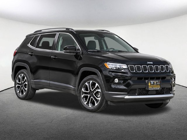 Used 2023 Jeep Compass Limited AWD/4WD image 2