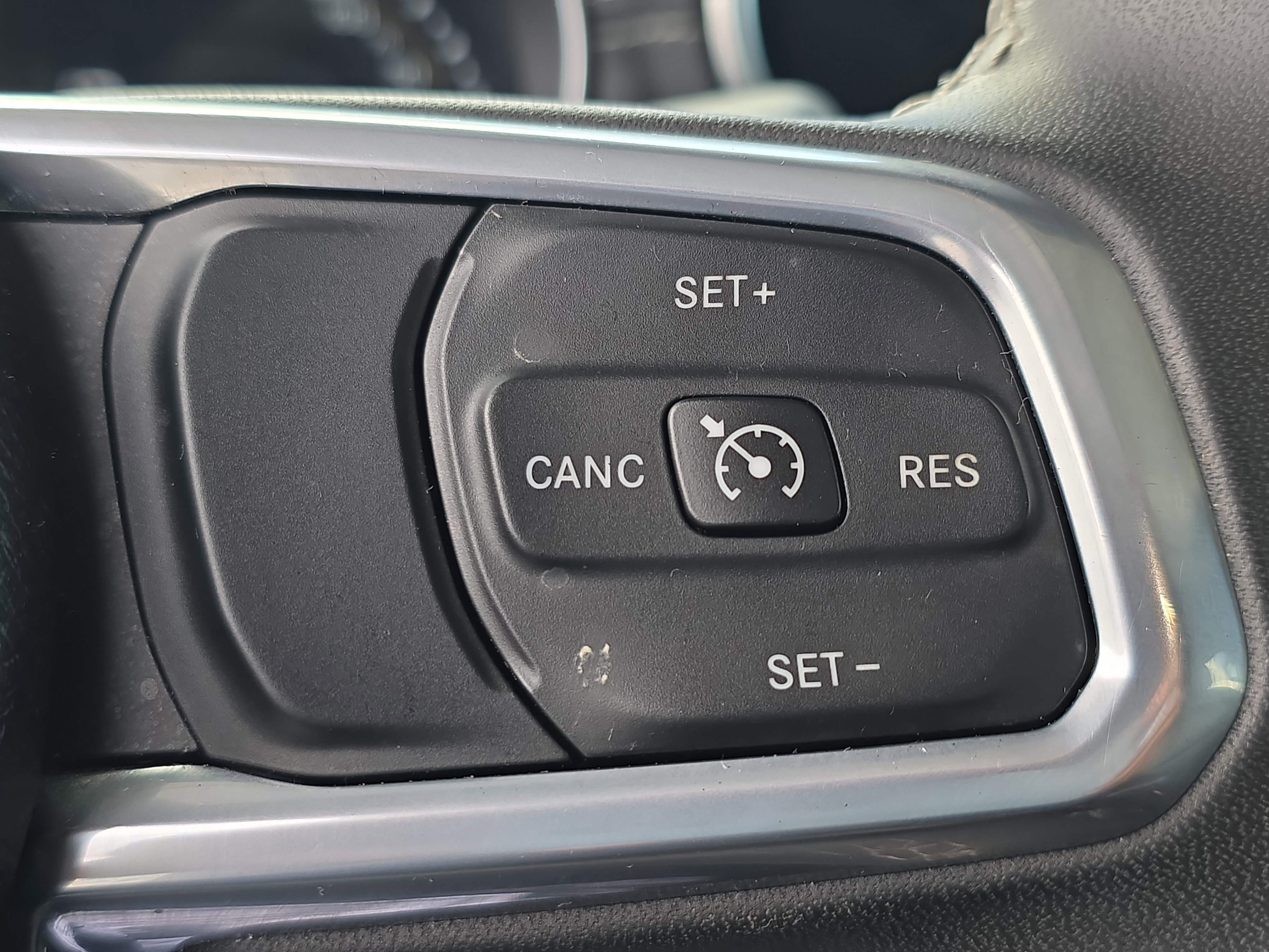 Used 2023 Jeep Wrangler Sahara AWD/4WD image 29