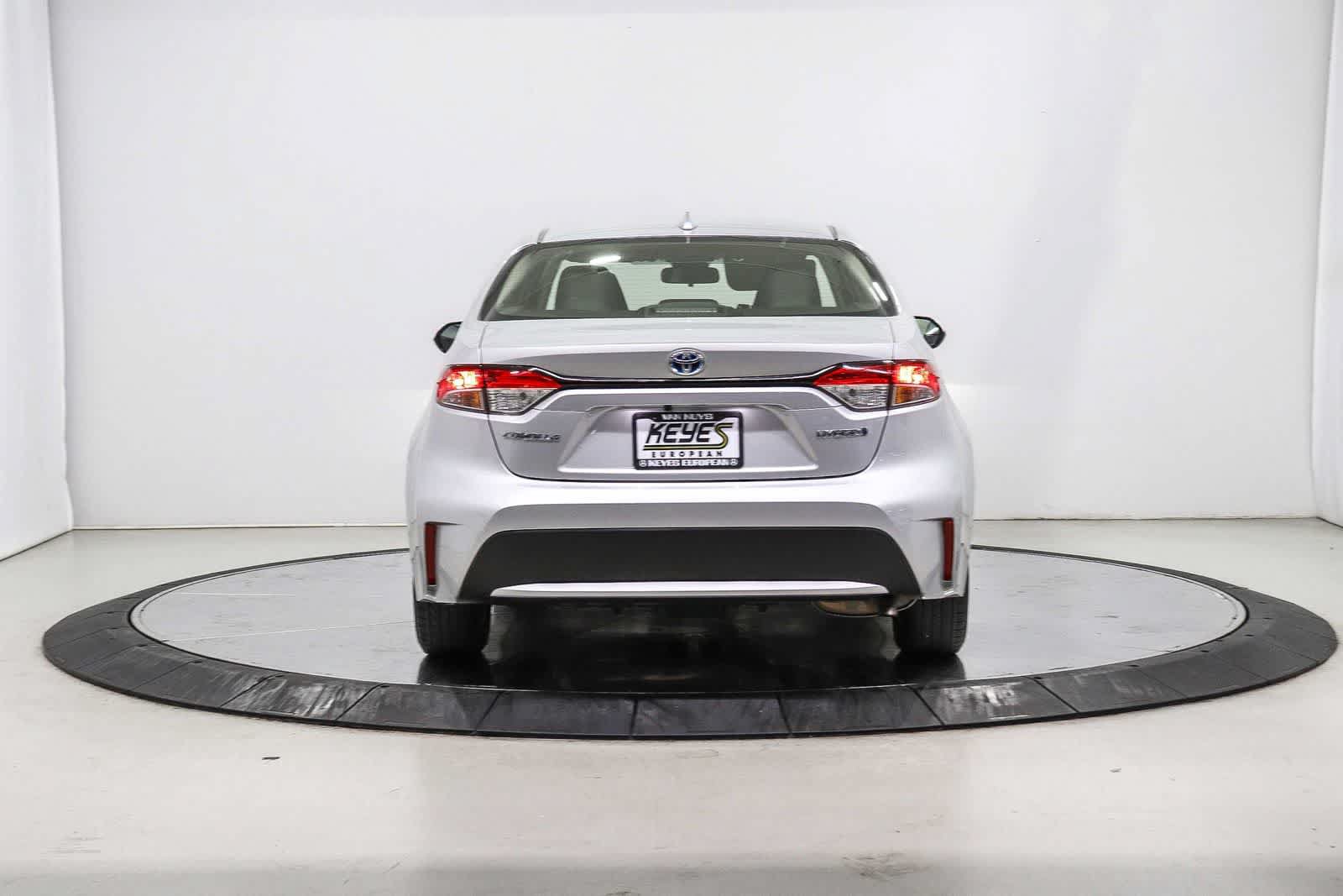 Used 2022 Toyota Corolla LE FWD image 3