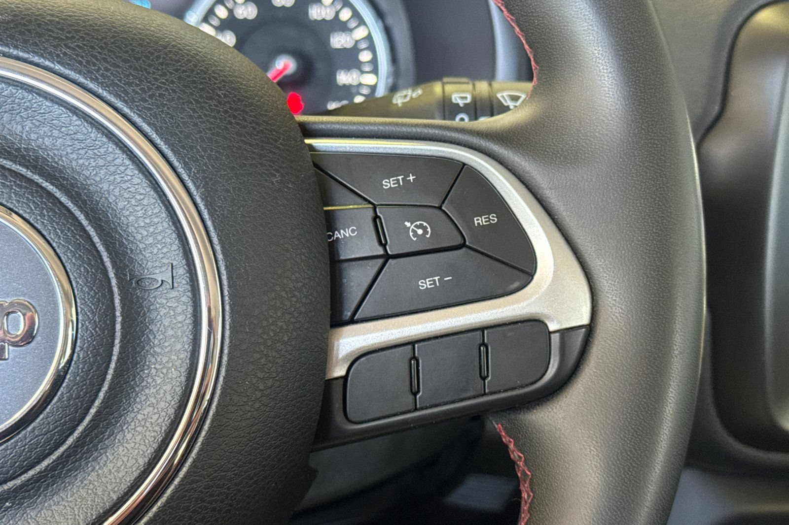 Used 2023 Jeep Renegade Trailhawk AWD/4WD image 30