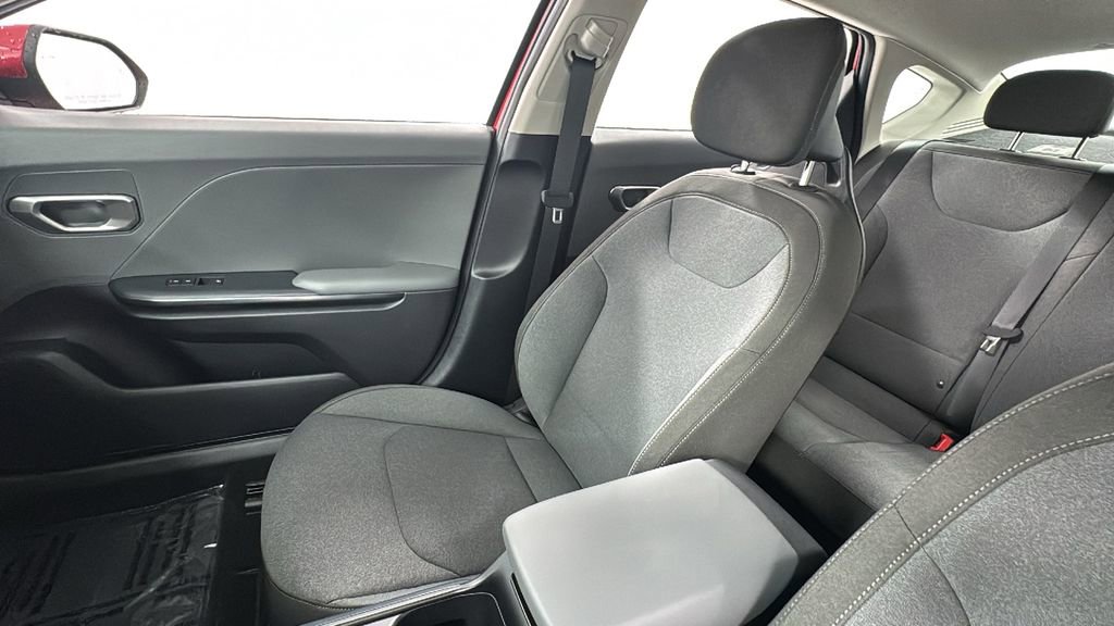 New 2025 Kia K4 LXS image 13