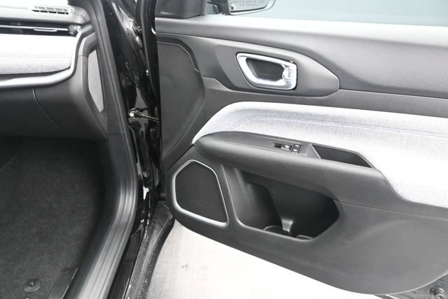 Used 2025 Jeep Compass Sport w/ Mopar Graphics Package AWD/4WD image 4
