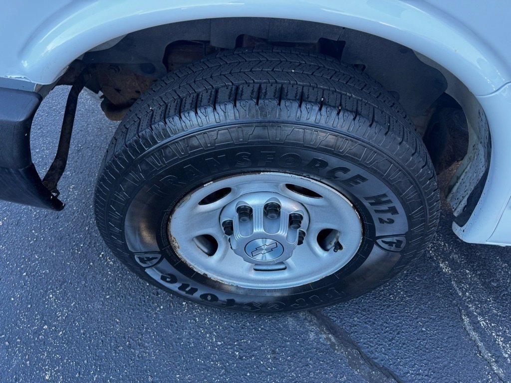 Used 2017 Chevrolet Express 3500 image 2