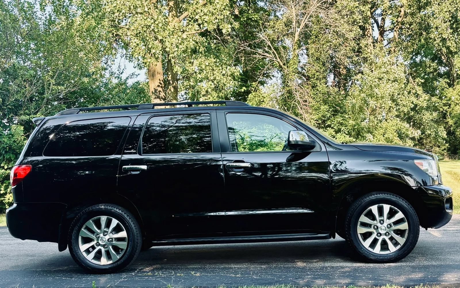 Used 2017 Toyota Sequoia Limited w/ Safety & Convenience Package AWD/4WD image 7