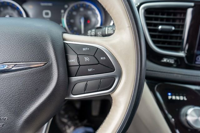 Used 2018 Chrysler Pacifica Limited FWD image 18