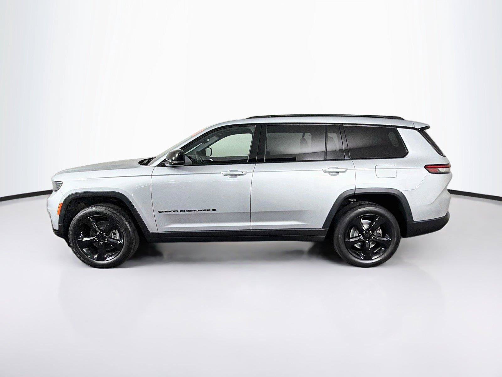 Used 2023 Jeep Grand Cherokee L Laredo AWD/4WD image 8