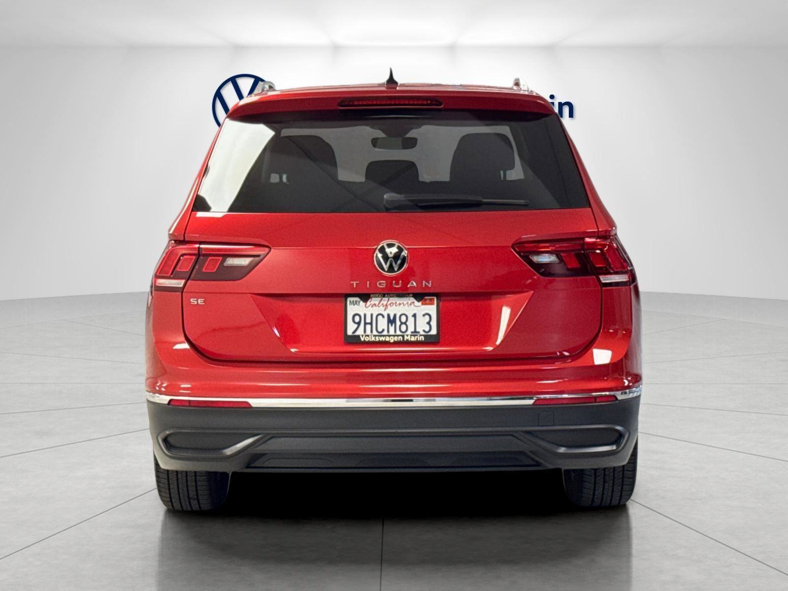Used 2023 Volkswagen Tiguan SE w/ Panoramic Sunroof Package FWD image 4