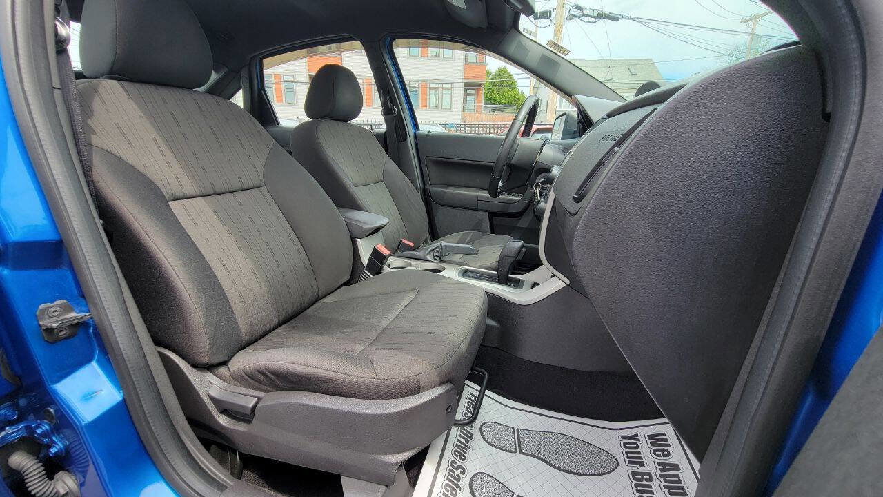 Used 2010 Ford Focus SE FWD image 19