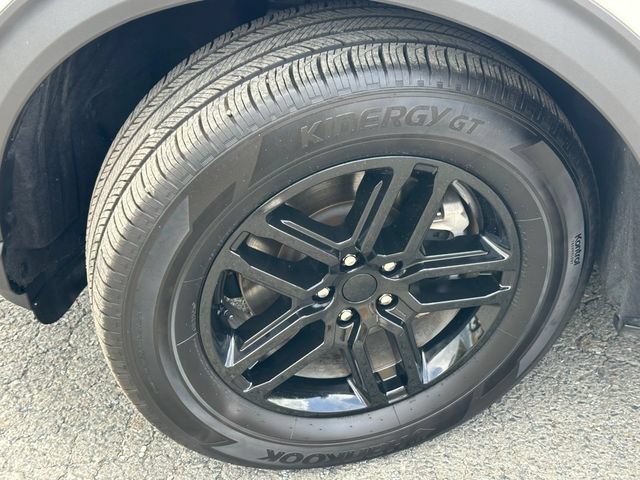 Used 2025 Ford Explorer Active AWD/4WD image 40