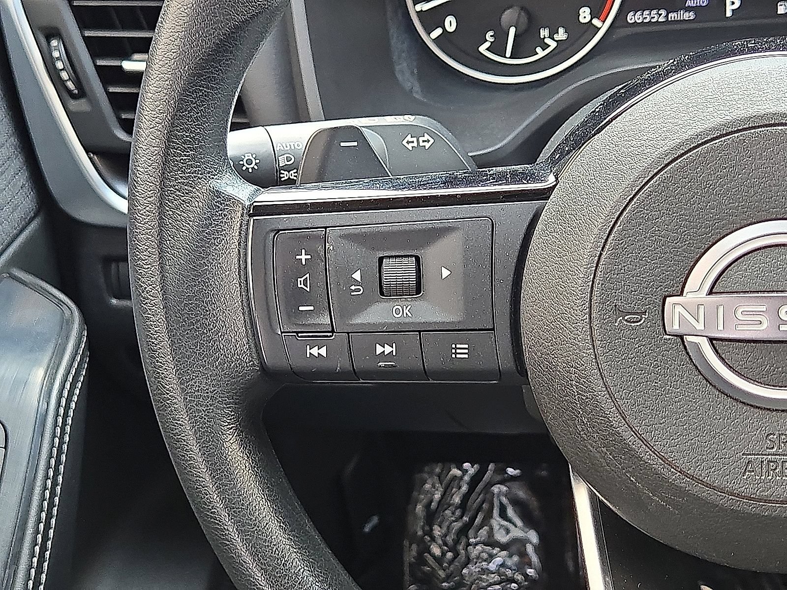 Used 2023 Nissan Rogue SV AWD/4WD image 18