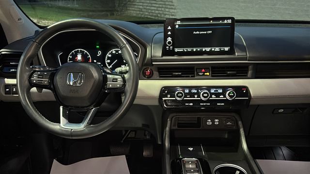 Used 2023 Honda Pilot Touring image 6