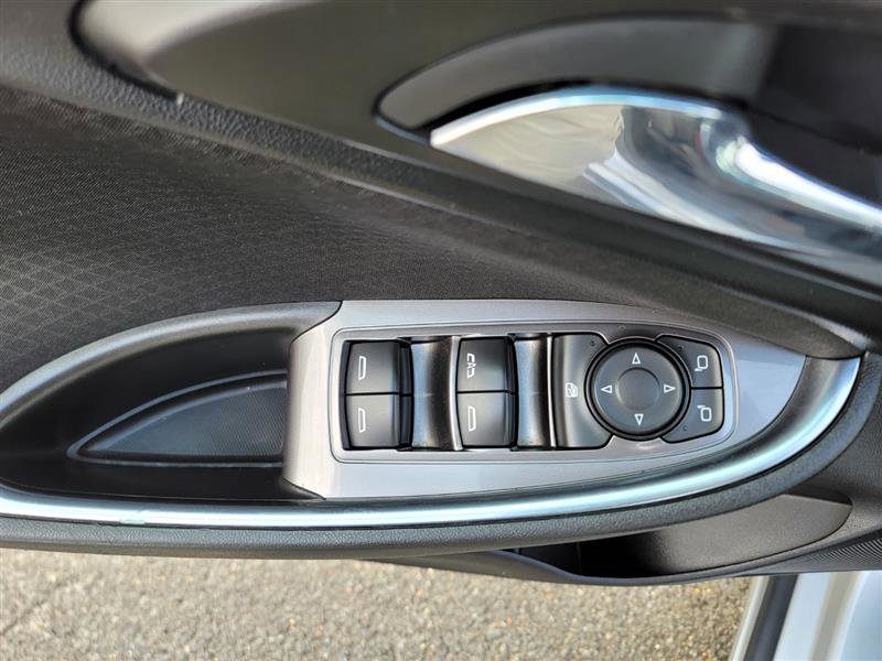 Used 2017 Chevrolet Malibu LT w/ Driver Confidence Package image 12