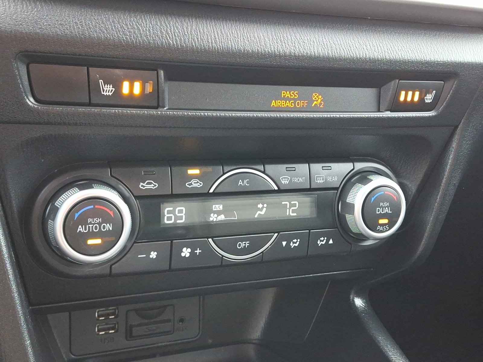 Used 2018 MAZDA MAZDA3 Touring image 16