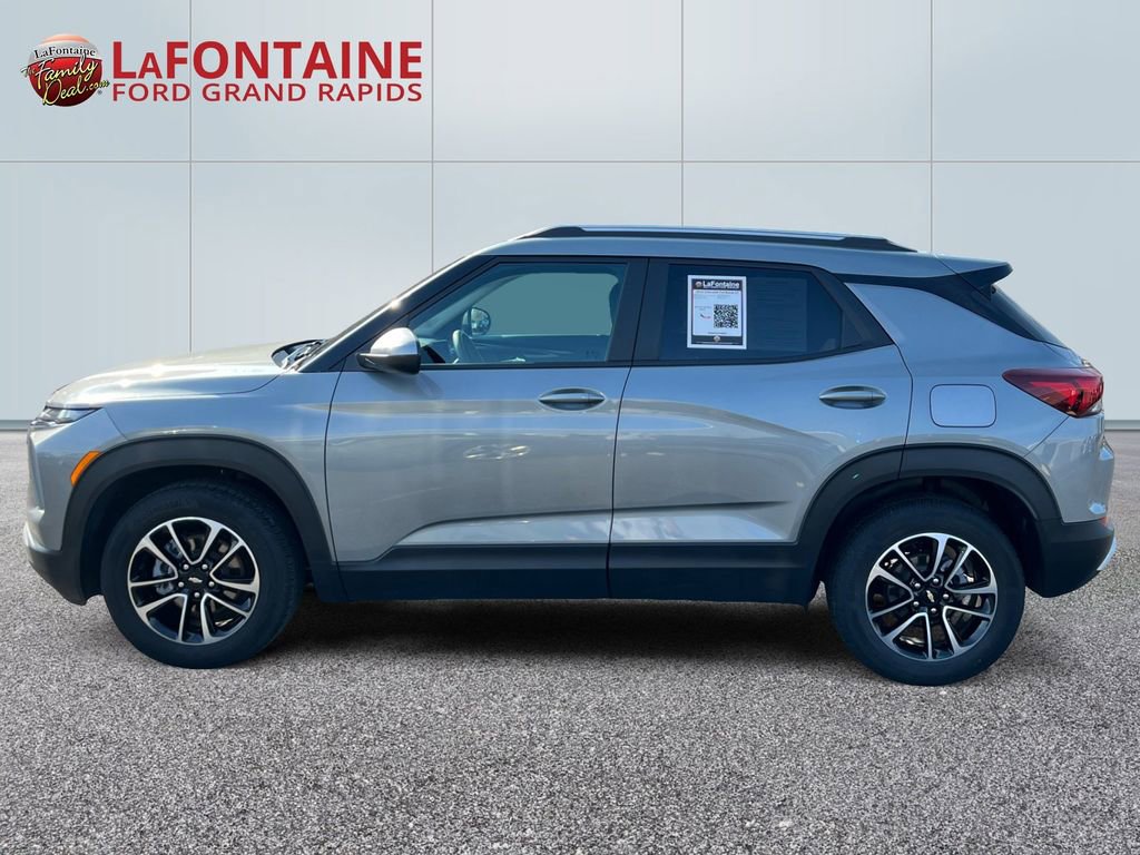 Used 2025 Chevrolet TrailBlazer LT image 4