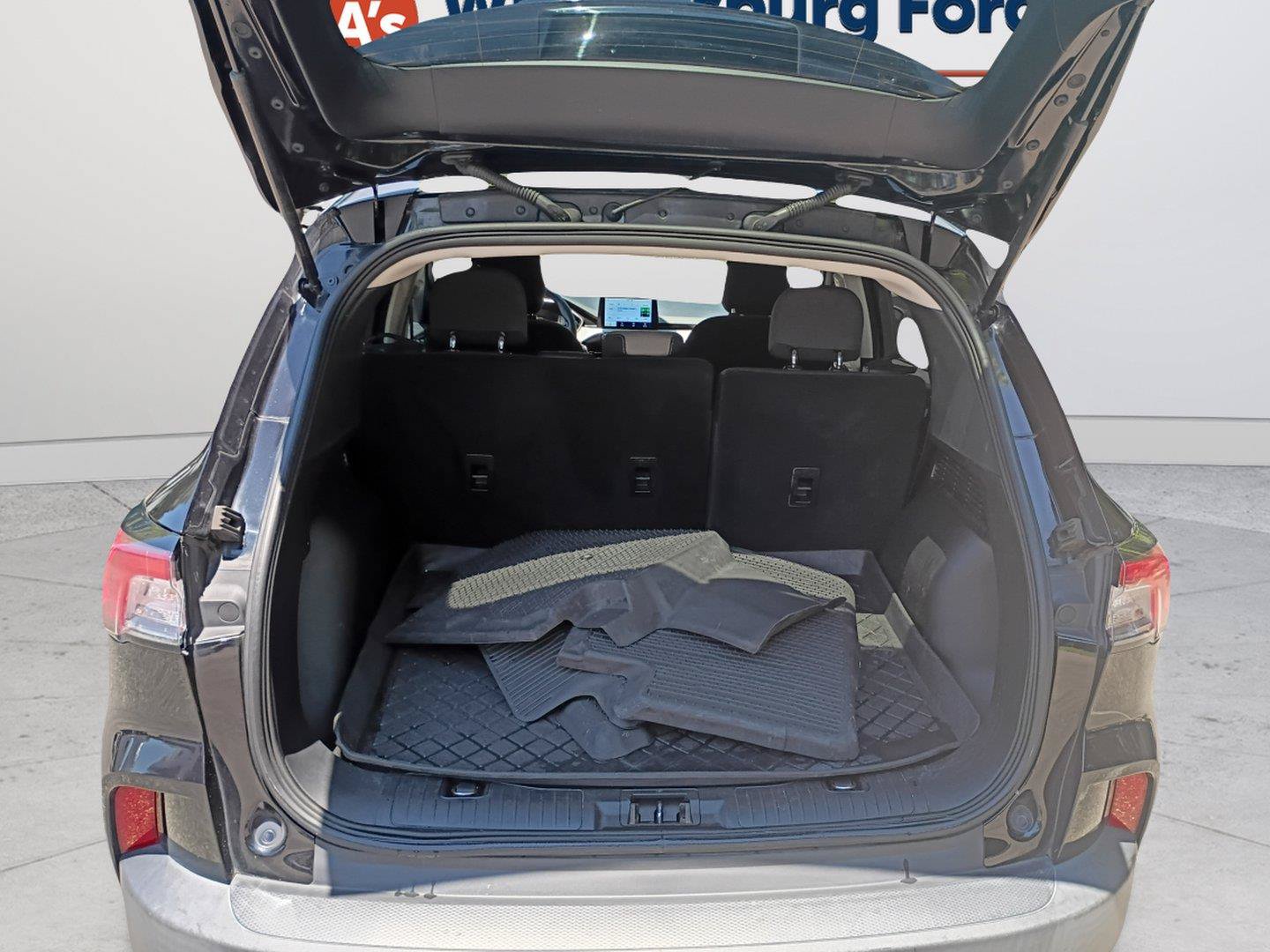 Used 2021 Ford Escape SE w/ SE Sport Appearance Package AWD/4WD image 17