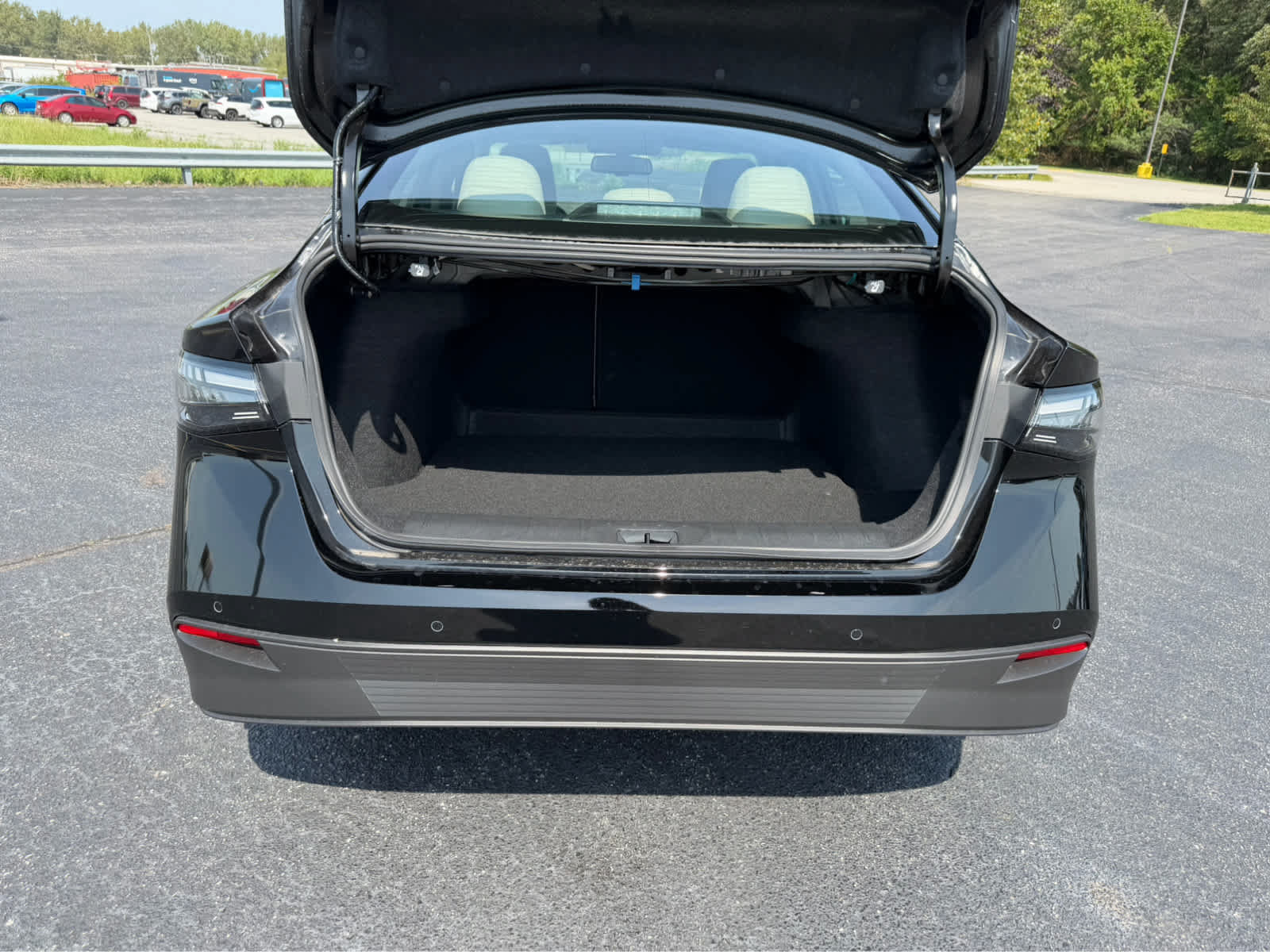 New 2027 Nissan Sentra SL w/ Floor Mat Package FWD image 7