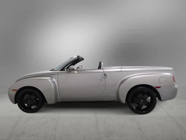 Used 2005 Chevrolet SSR w/ Preferred Equipment Group RWD image 5