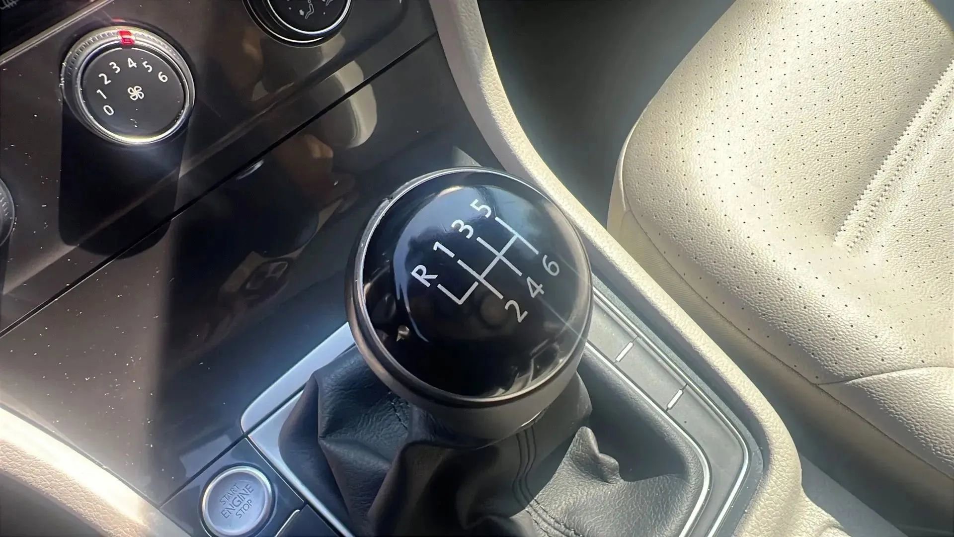 Used 2020 Volkswagen Golf 4-Door image 20