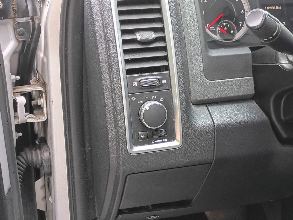 Used 2013 RAM 1500 Classic SLT AWD/4WD image 14