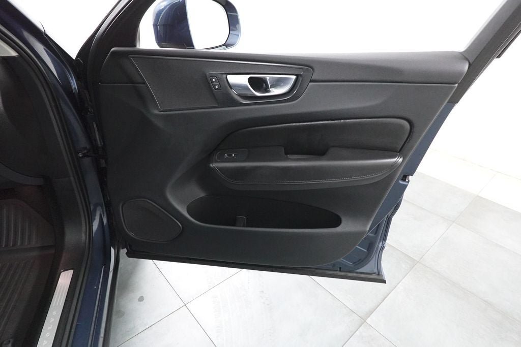 Used 2023 Volvo XC60 B5 Core w/ Climate Package AWD/4WD image 29