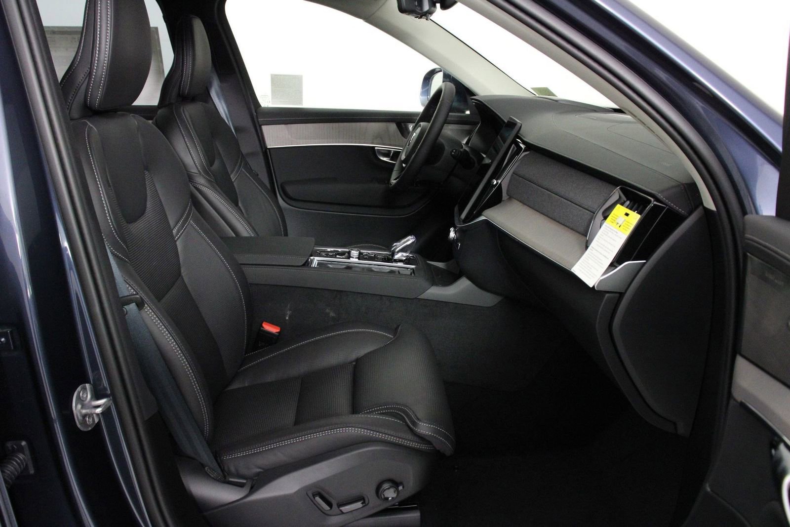 New 2025 Volvo XC90 B6 Ultra image 10