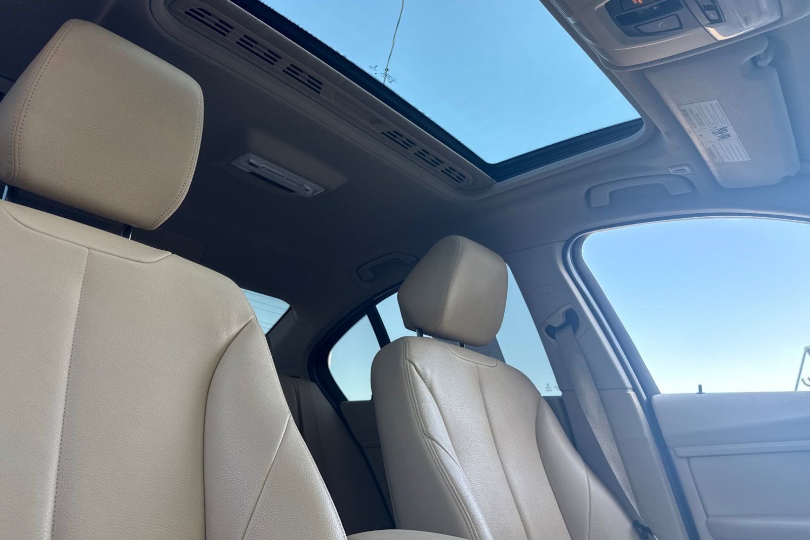 Used 2015 BMW 320i Sedan RWD image 16