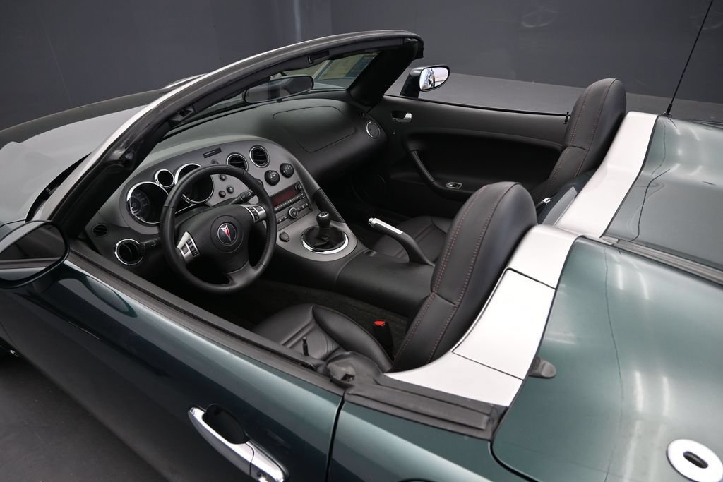 Used 2007 Pontiac Solstice GXP w/ Premium Package RWD image 21
