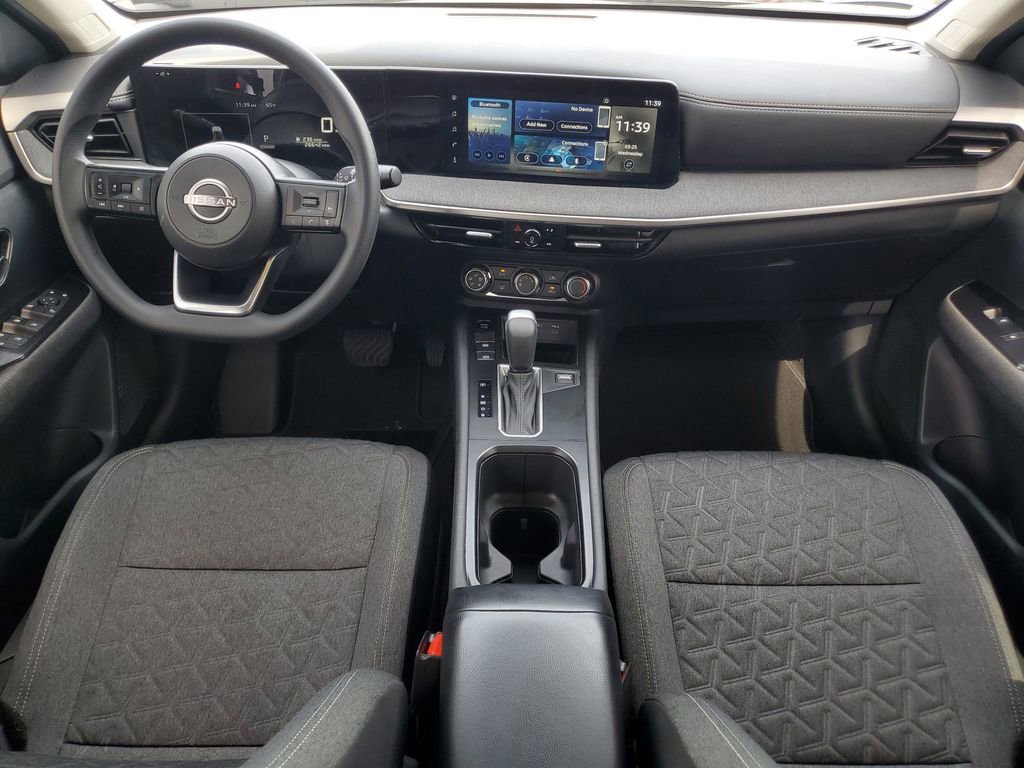 Used 2025 Nissan Kicks SV image 16