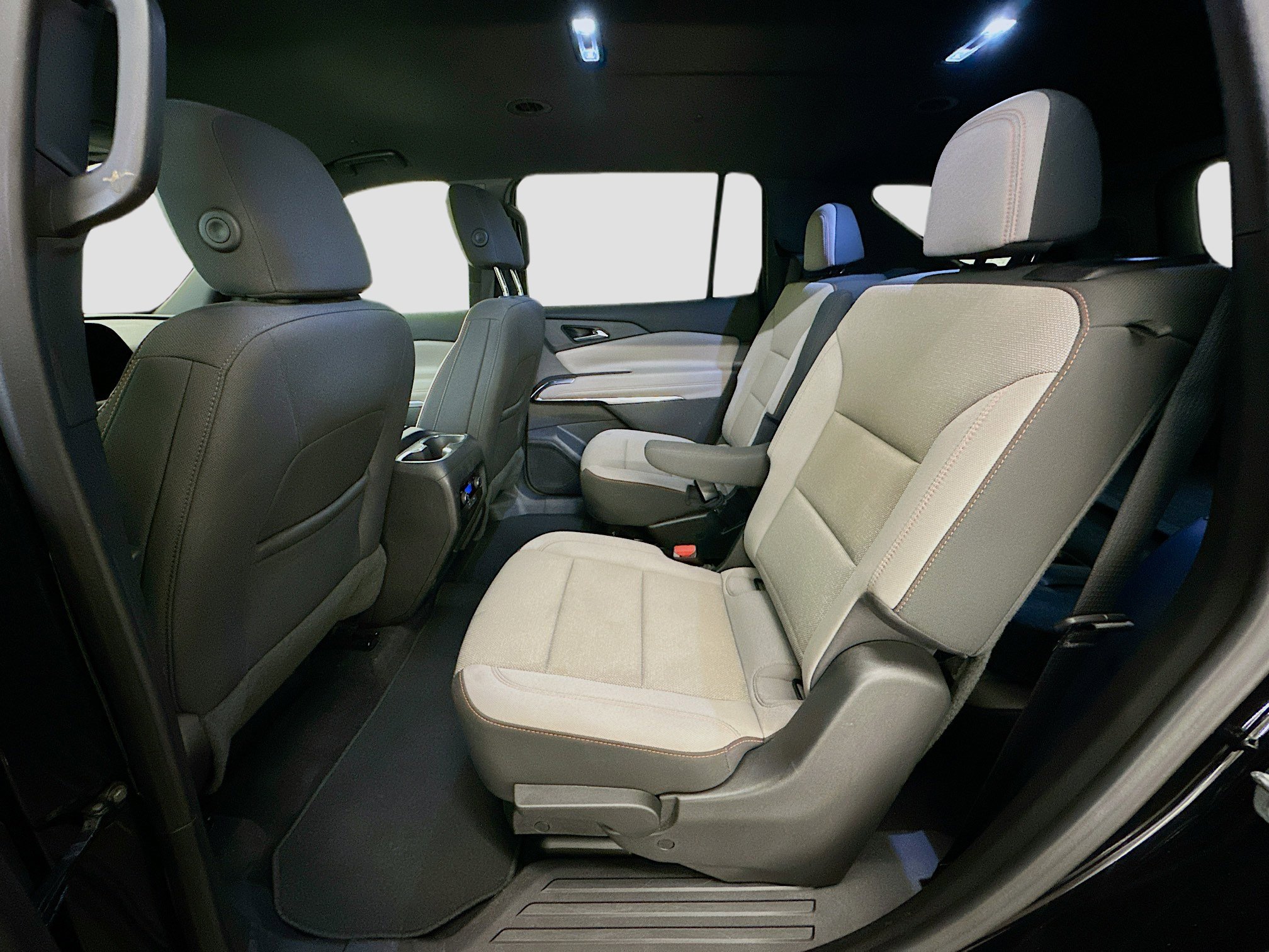 Used 2025 Chevrolet Traverse LT image 29