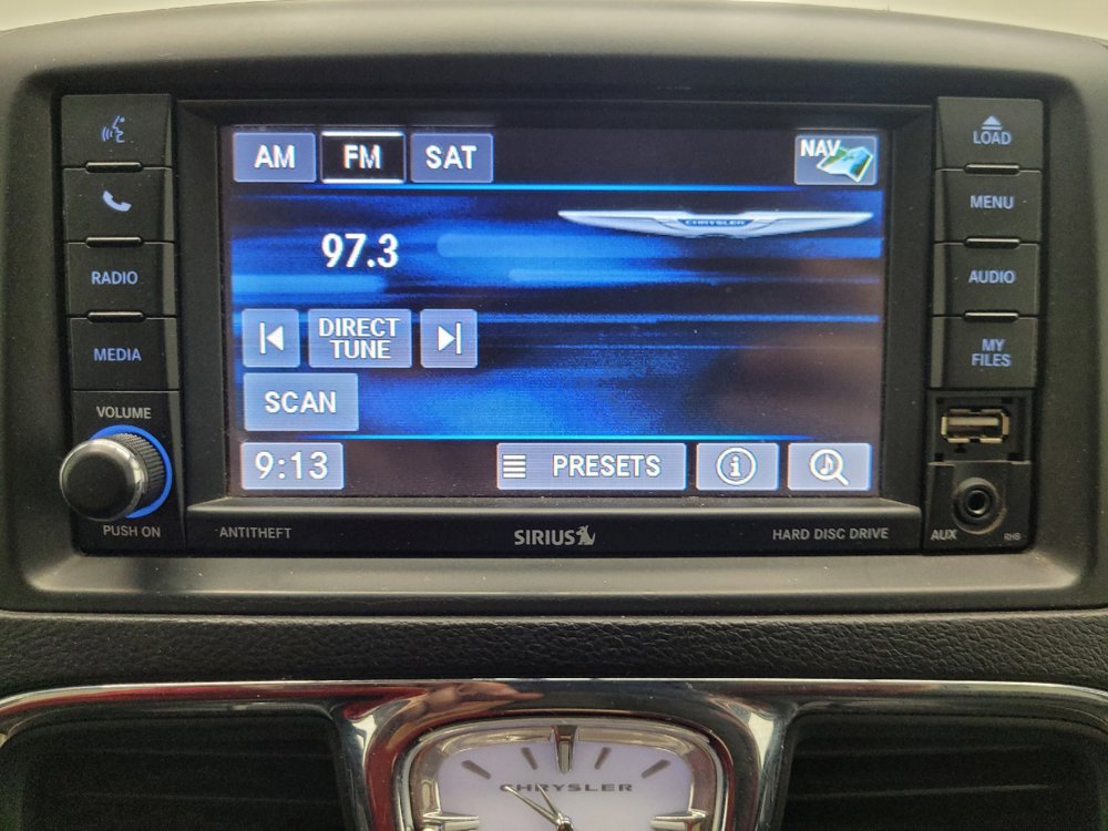 Used 2016 Chrysler Town & Country Touring FWD image 25