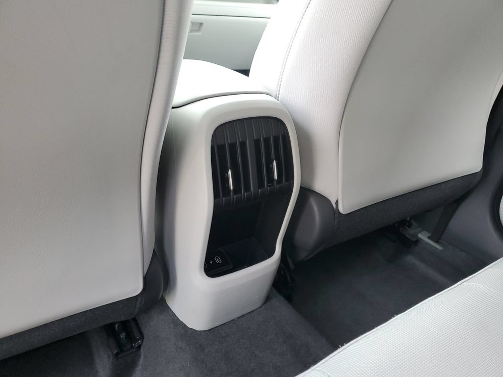 Used 2025 Hyundai Kona SEL FWD image 15