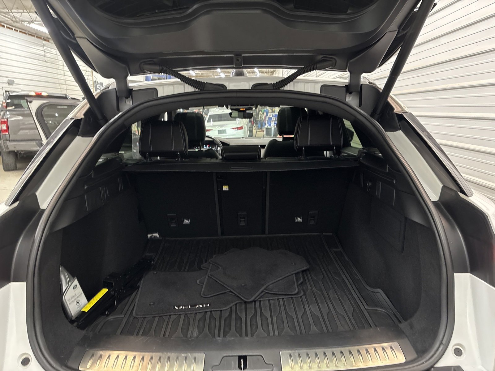 Used 2020 Land Rover Range Rover Velar R-Dynamic S image 35