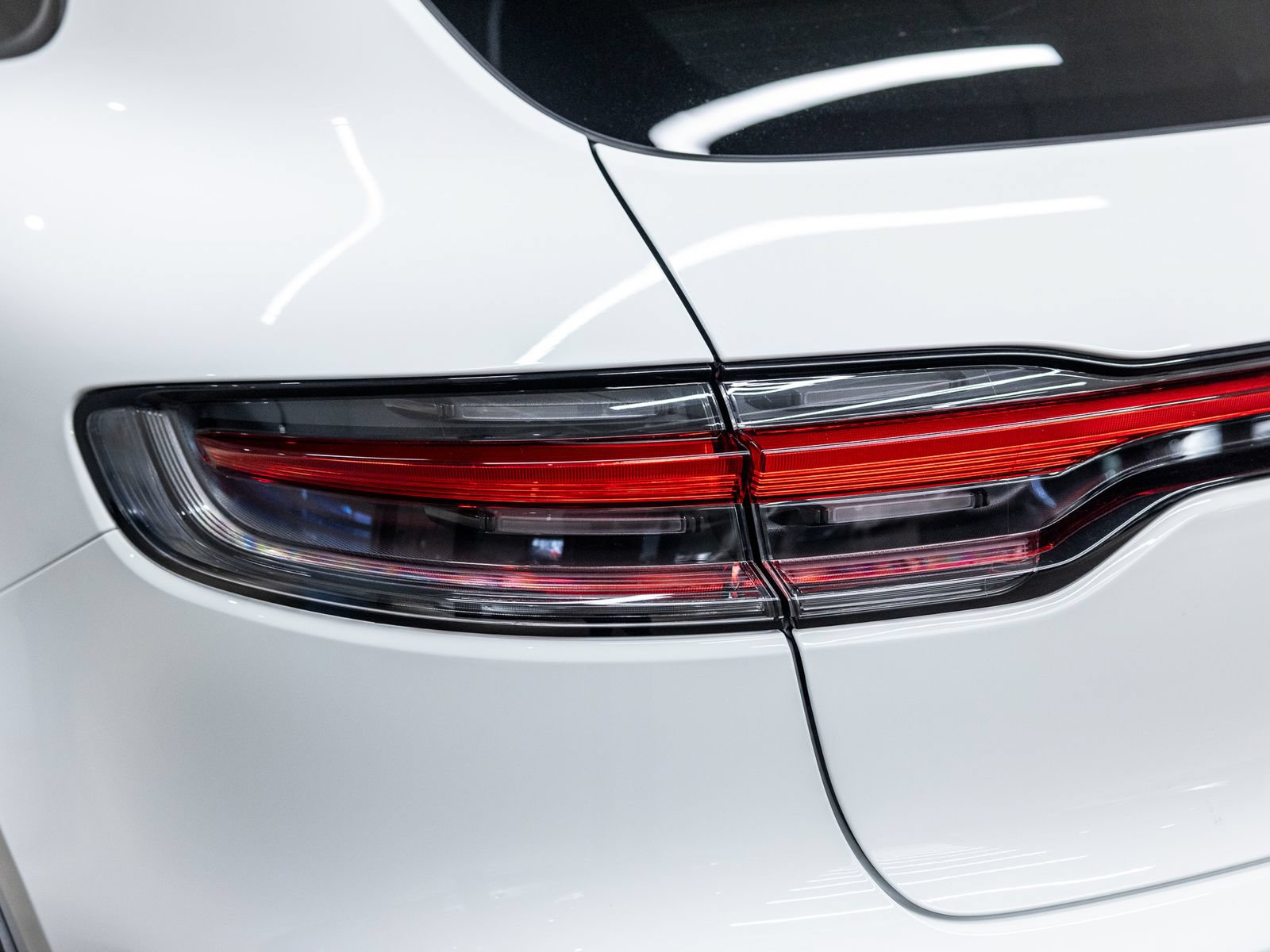 Certified 2026 Porsche Macan AWD/4WD image 21