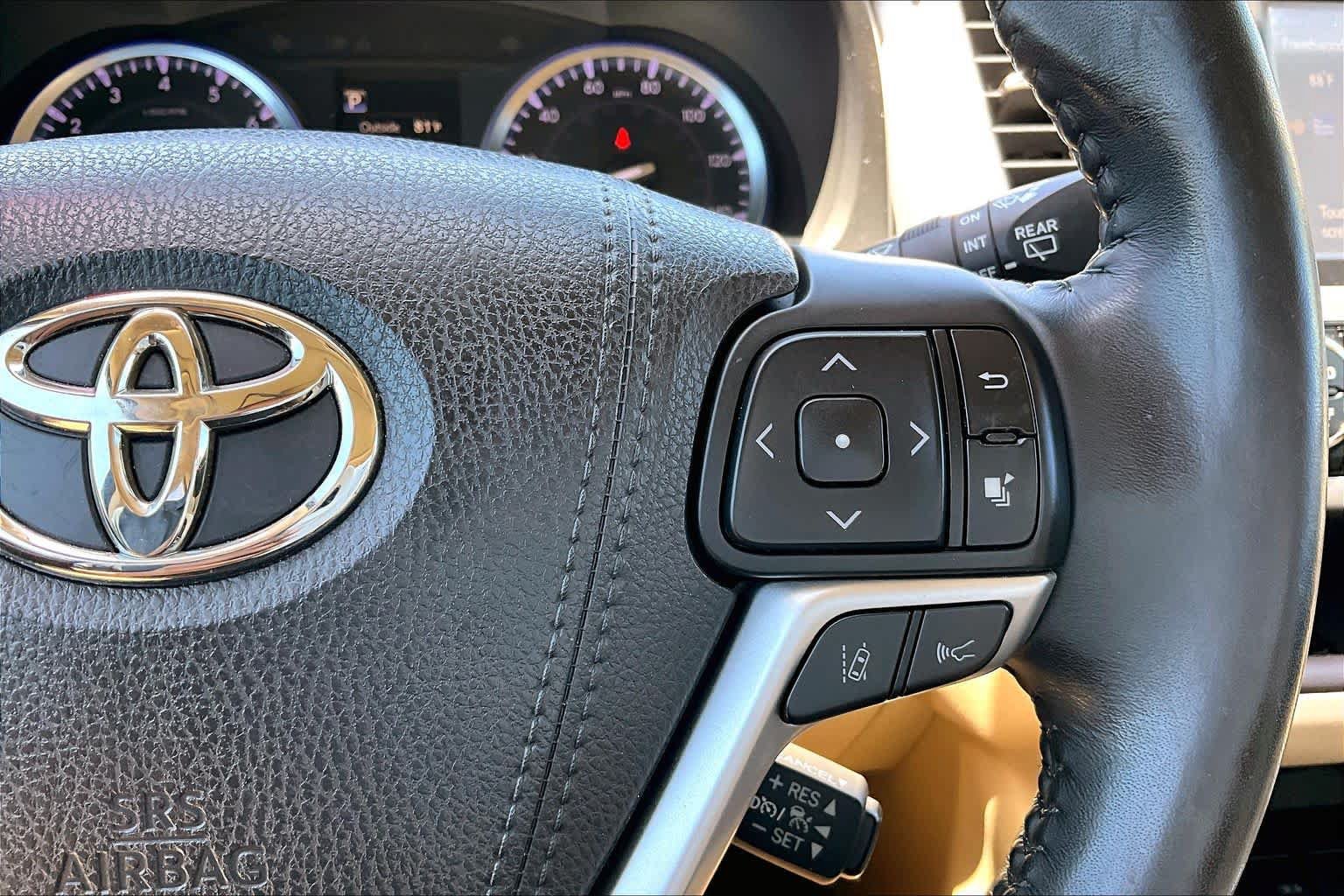 Used 2018 Toyota Highlander Limited FWD image 25