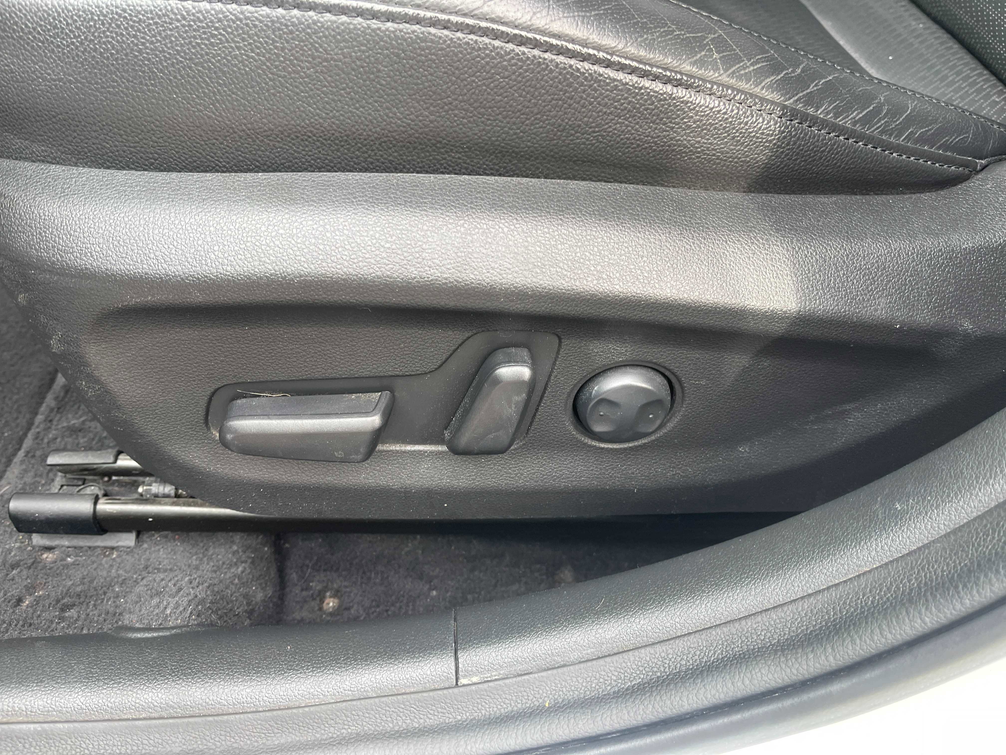 Used 2017 Hyundai Elantra Limited w/ Limited Tech Package 04 FWD image 19