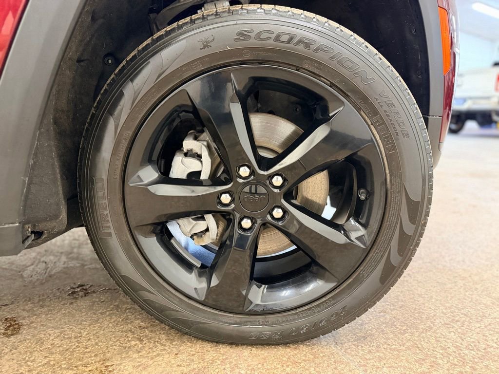 Used 2023 Jeep Grand Cherokee L Limited w/ Black Appearance Package image 28