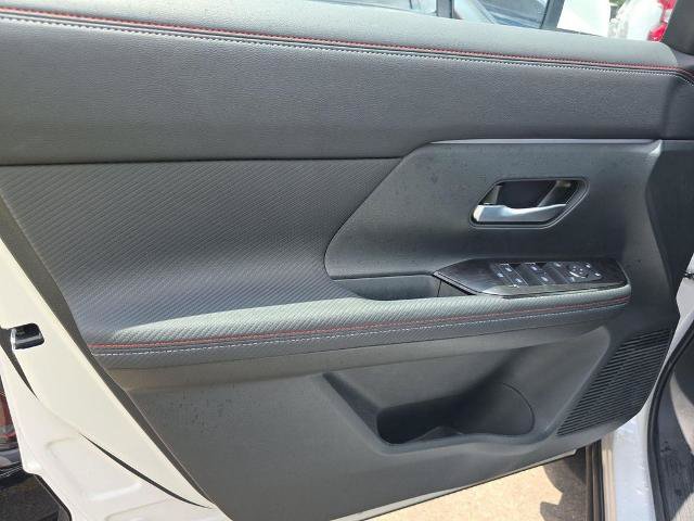 Certified 2025 Nissan Kicks SR FWD image 19