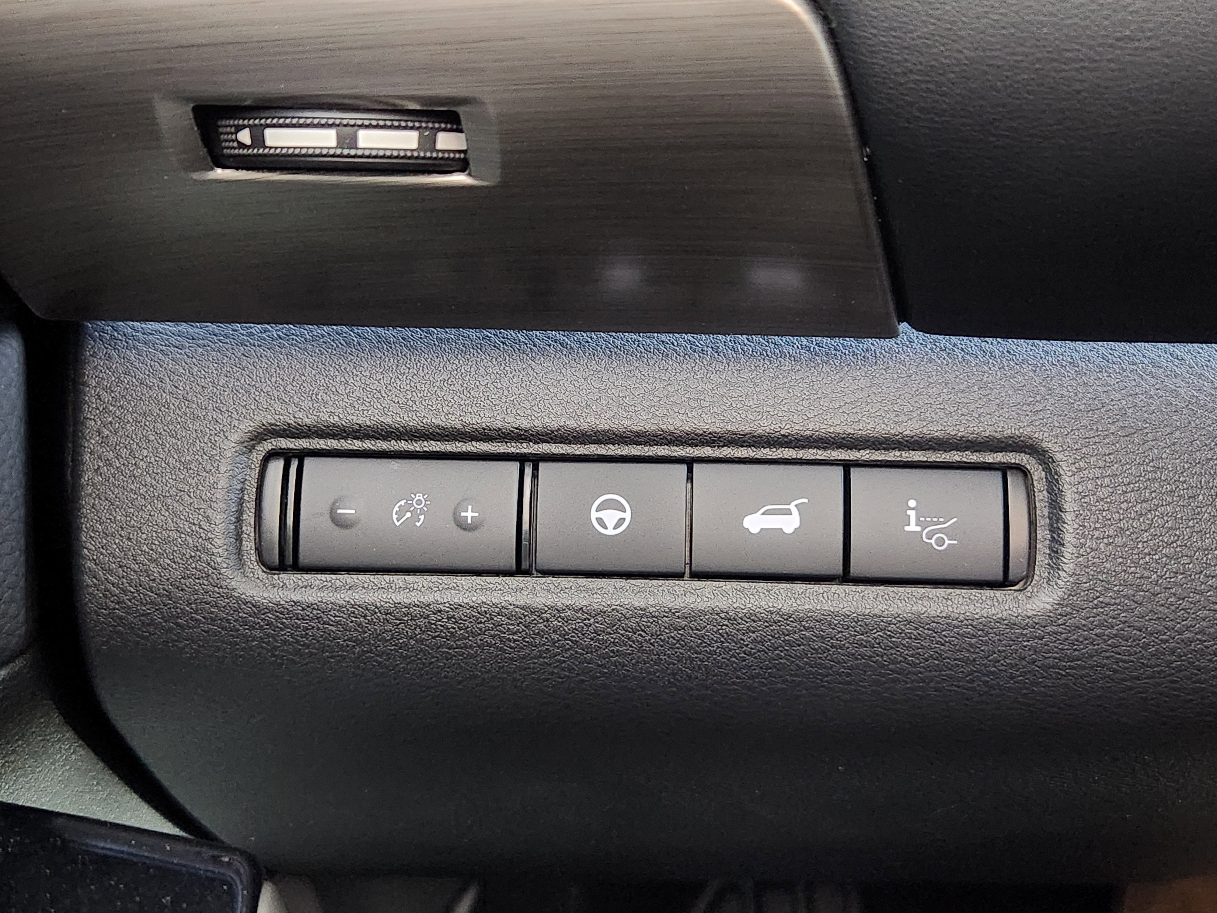 Used 2025 Nissan Pathfinder Platinum image 27