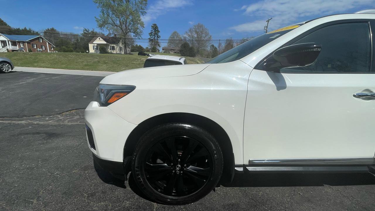 Used 2017 Nissan Pathfinder Platinum w/ Midnight Edition Package AWD/4WD image 2