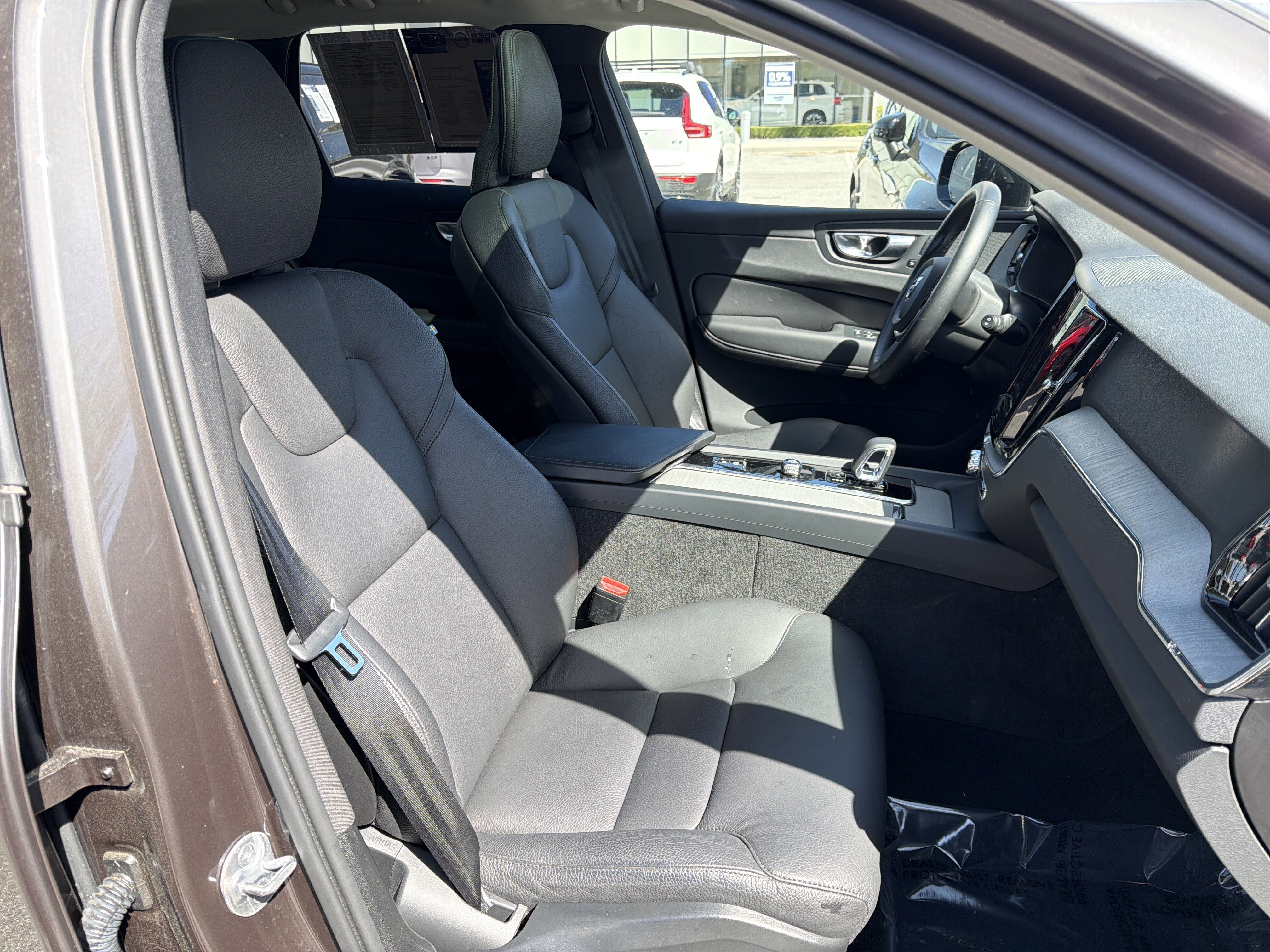 Certified 2025 Volvo XC60 B5 Plus image 35