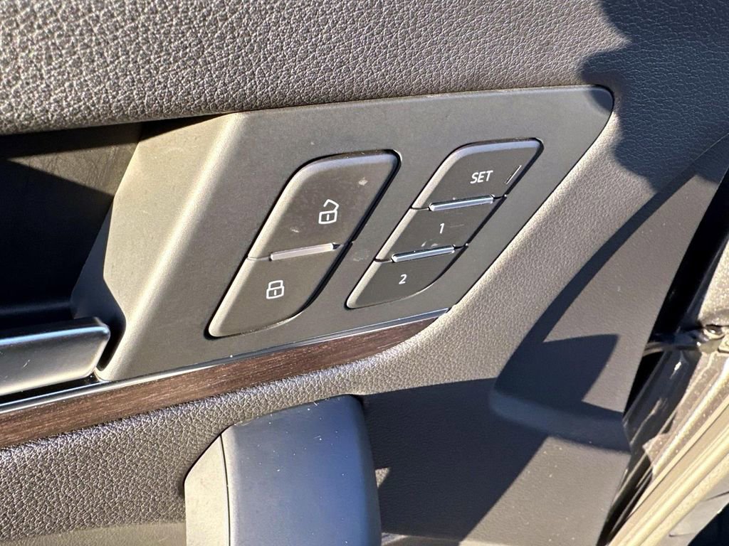 Used 2023 Audi Q5 2.0T Premium w/ Convenience Package image 14