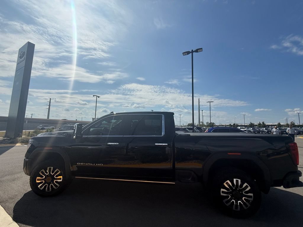 Used 2025 GMC Sierra 2500 Denali Ultimate AWD/4WD image 4
