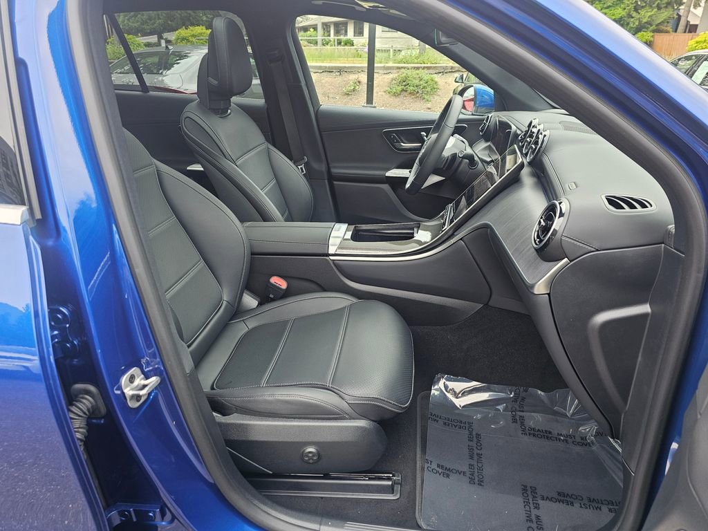 Used 2024 Mercedes-Benz GLC 300 4MATIC image 28