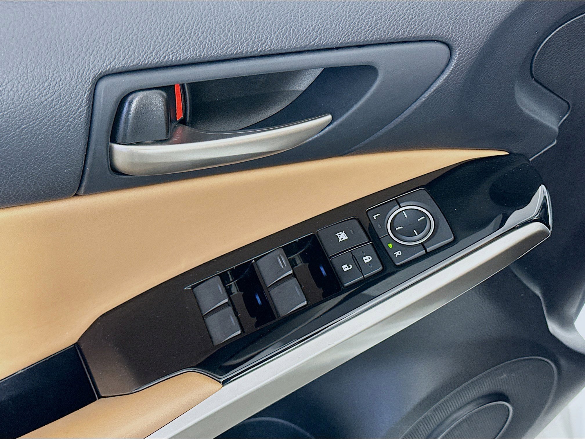 Used 2018 Lexus IS 300 w/ Accessory Package 2 image 15