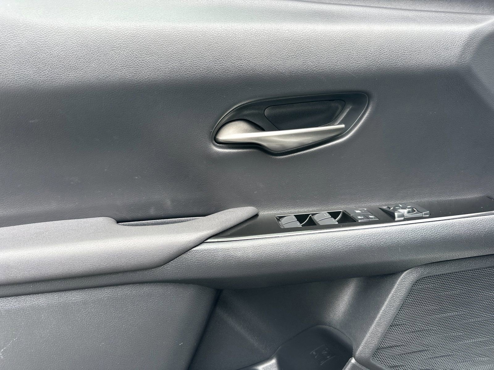 Used 2022 Lexus UX 200 w/ Accessory Package (Z2) image 11