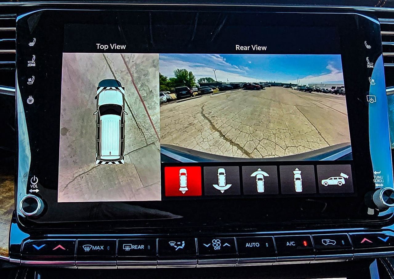Used 2022 Jeep Grand Wagoneer Series III AWD/4WD image 19