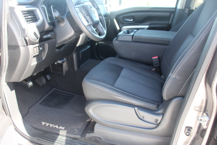 Used 2017 Nissan Titan SV RWD image 13